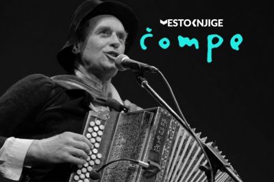 Čompe v atriju Mestne občine Nova Gorica | Mesto knjige